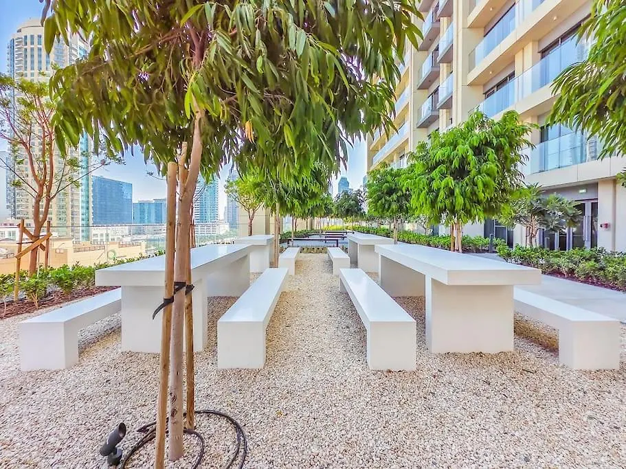 Downtown Decadence : A 1Br Urban Sanctuary Apartment Dubai