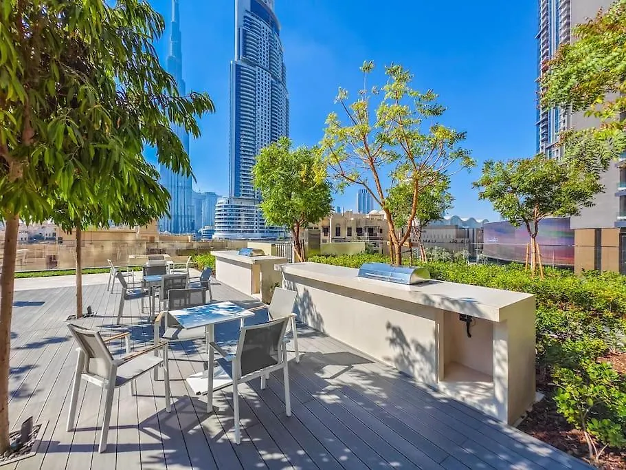 Downtown Decadence : A 1Br Urban Sanctuary Apartment Dubai