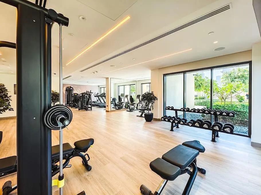 Downtown Decadence : A 1Br Urban Sanctuary Apartment Dubai